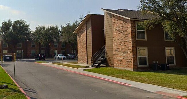 Photo - 513 W Frontage Rd