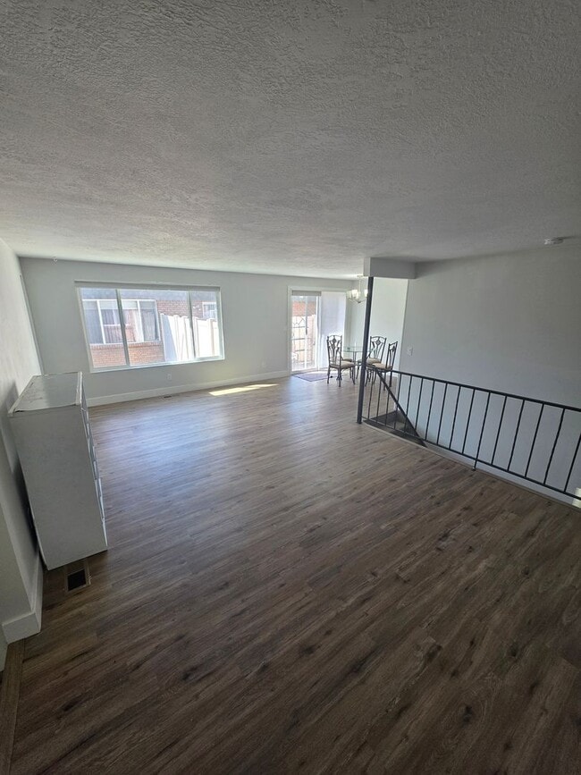 Photo - Spacious 4 bedroom 3 bathroom townhouse!