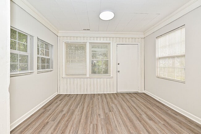 Photo - 301 Seldon Dr