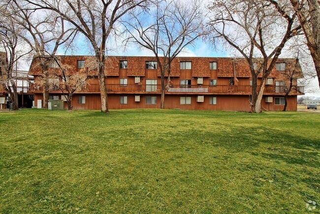 Building Photo - Spacious 2 Bed, 1 Bath Apartment: Ideal fo...