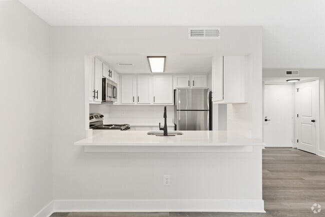 2BR, 1.5BA - 875SF - Kitchen