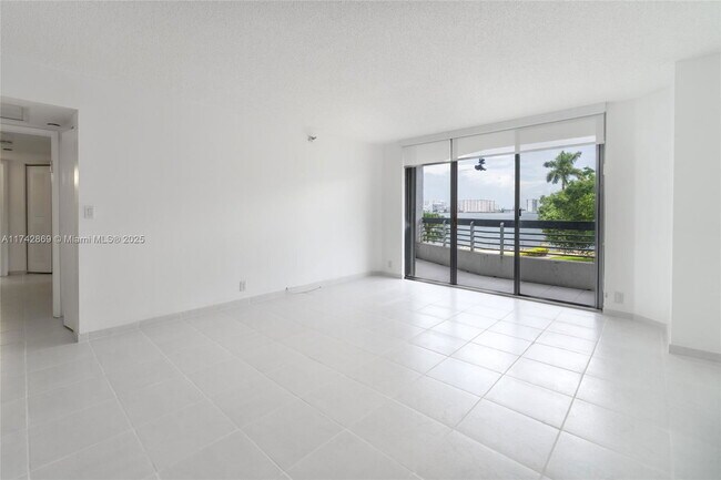 Photo - 19101 NE 36th Pl Unidad 304