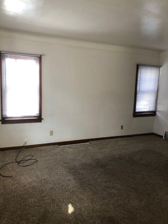 Photo - 555 Woodsdale Ave