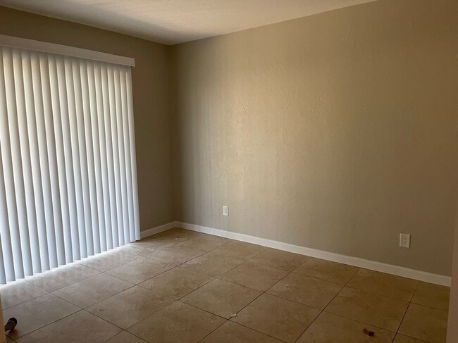 Photo - 608 SE 46th Ln