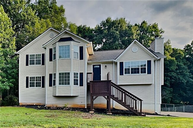 Building Photo - 6161 Longwood Chase