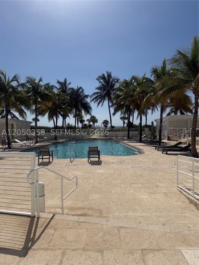 Building Photo - 4925 Collins Ave Unit 2D