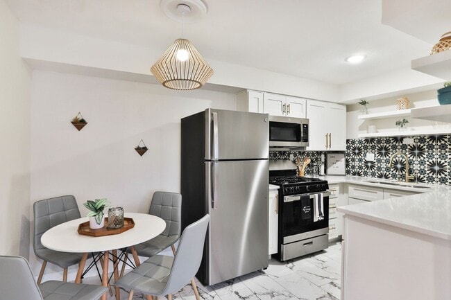 Photo - 7055 Hampton Ave Unit #107