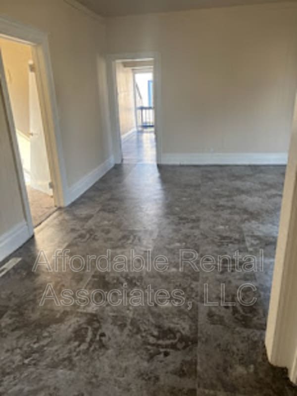 Building Photo - 1502 W Greenfield Ave Unit Lower