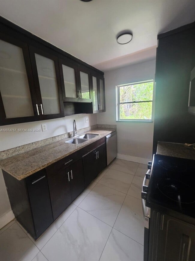Photo - 4121 Stirling Rd Unit 207