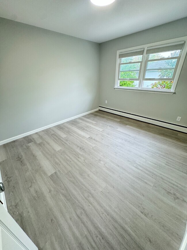 84 Carpenter Ave House House Rental in Staten Island, NY