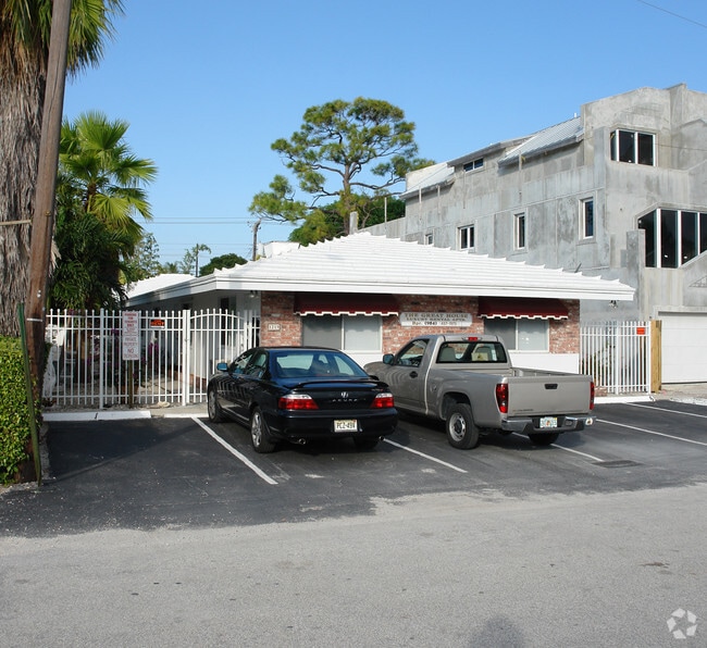 Building Photo - 1219 NE 14th Ave Rental