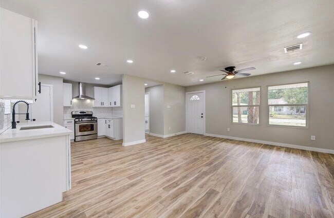 Photo - 5611 Doulton Dr