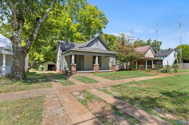 Photo - 109 5th Ave NW