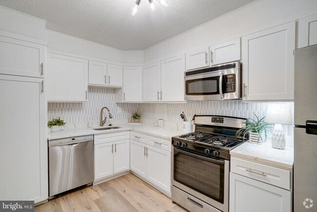 Building Photo - 1300 Army Navy Dr Unit 124 Rental