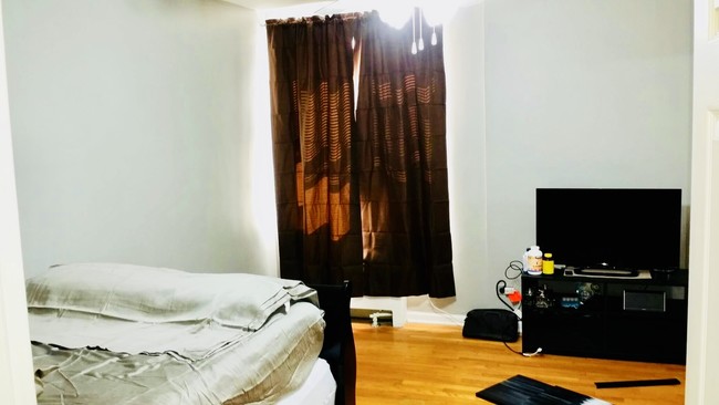 2nd room - 6112 N Damen Ave Unit 2