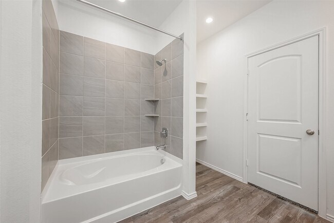 Building Photo - 5619 Vintage Oakmont Dr