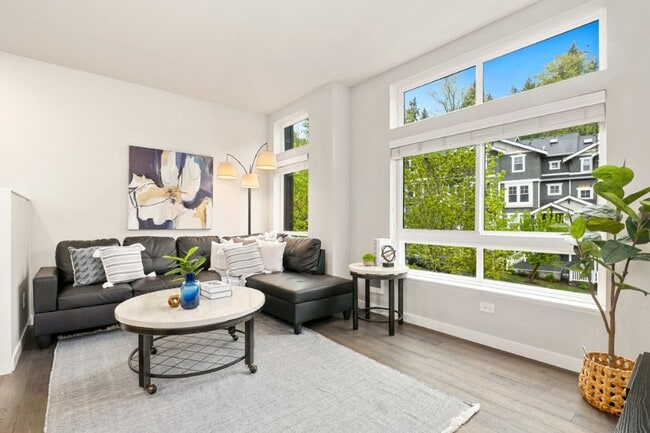 Photo - 3Bd/2.75Ba Issaquah Townhome