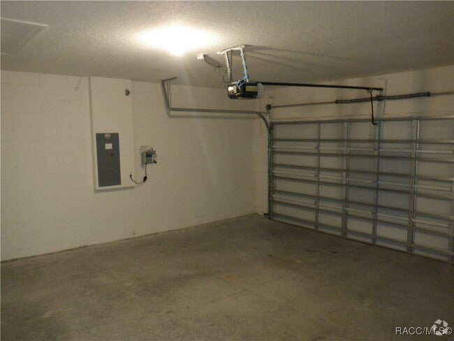 Building Photo - 449 W Salinger Ln Rental