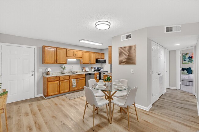 Classic kitchen with stainless steel appliances at Saddlebrook Apartments in Murfreesboro, TN