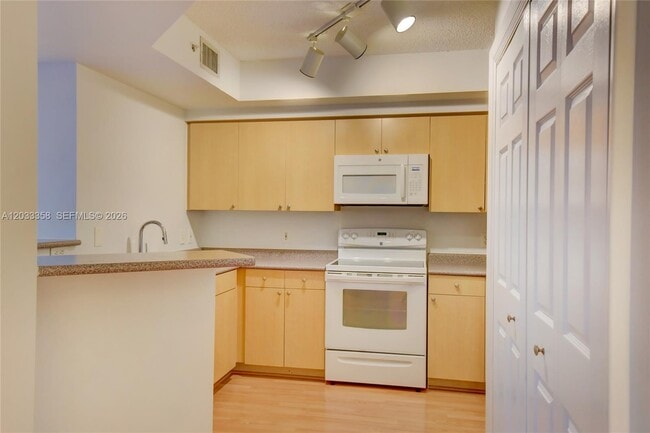 Photo - 1919 Van Buren St Unit 311A
