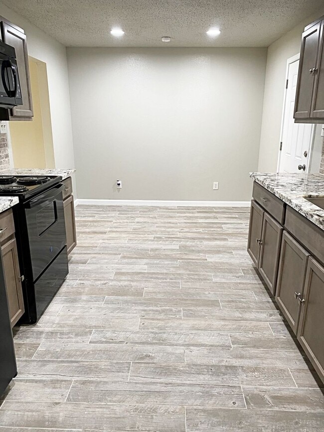 Photo - 6023 Bedford Dr