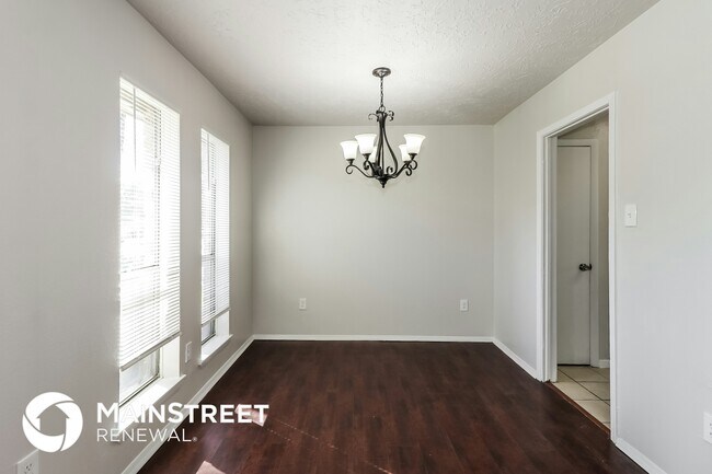Photo - 3730 Nutwood Ln