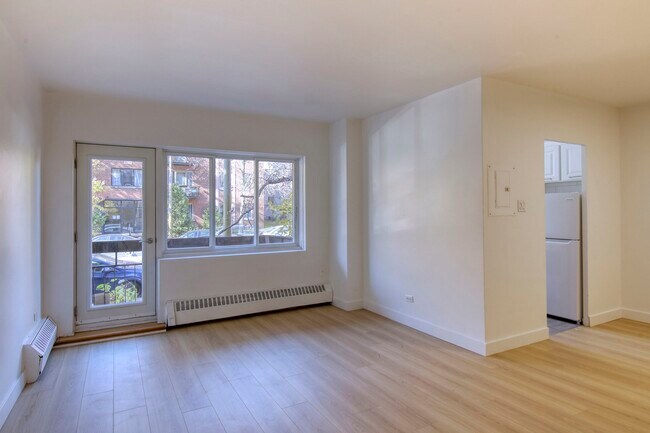 Photo - 2400 Av. Van Horne Unit 102