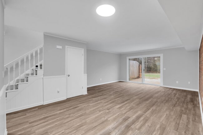 Living Room 100 Lynn E - 100 Lynn Cir