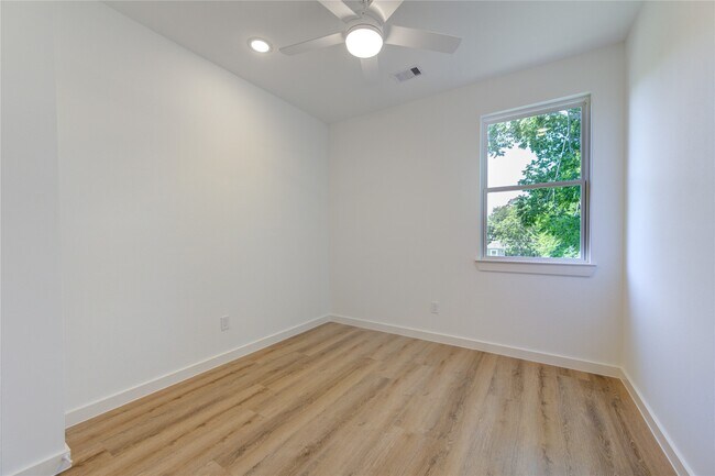 Photo - 7120 Eastwood St