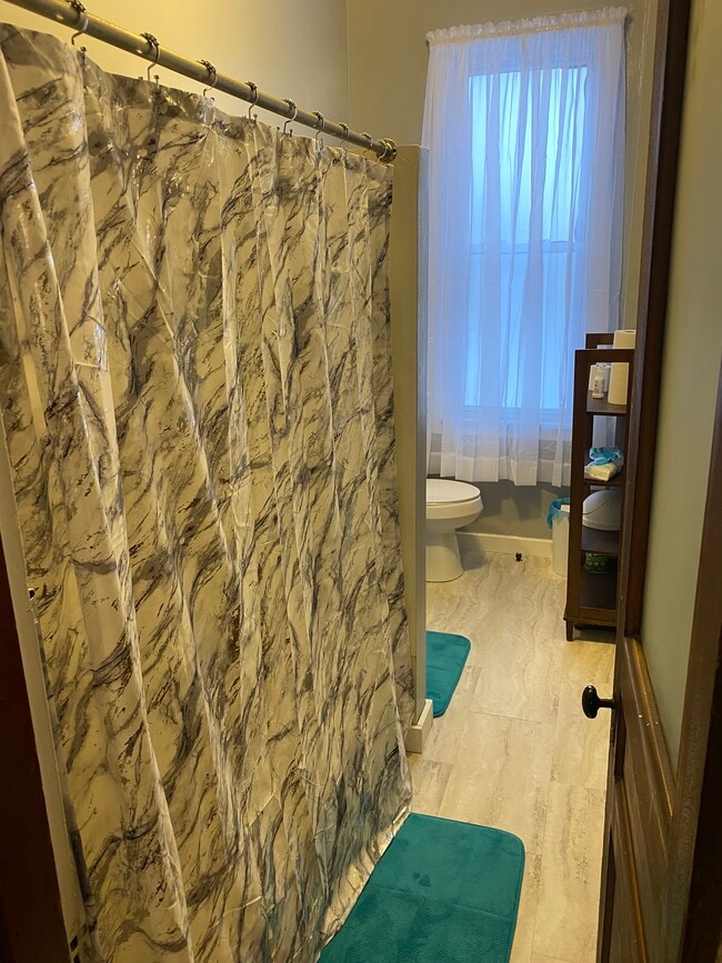 Bathroom - 7 Oakland Sq