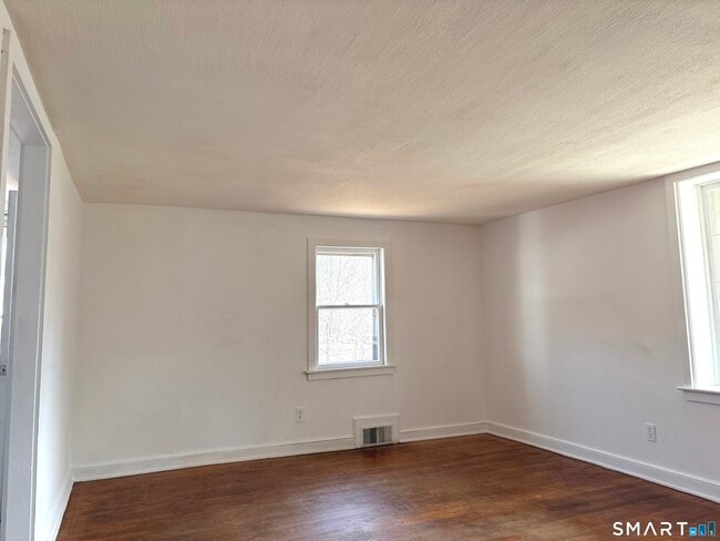 Photo - 107 N Main St Unidad First floor by driveway