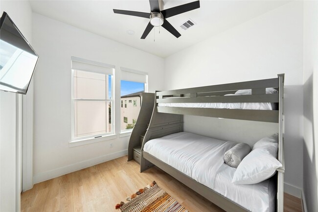 Building Photo - 3008 Delano St