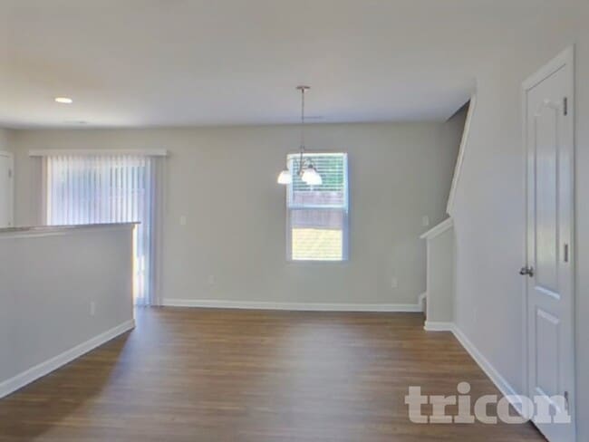 Photo - 1517 Waylon Ave
