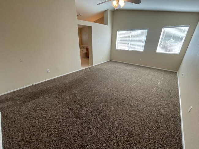 Photo - 3 Bedroom 2 1/2 Bathroom w/Den & Loft
