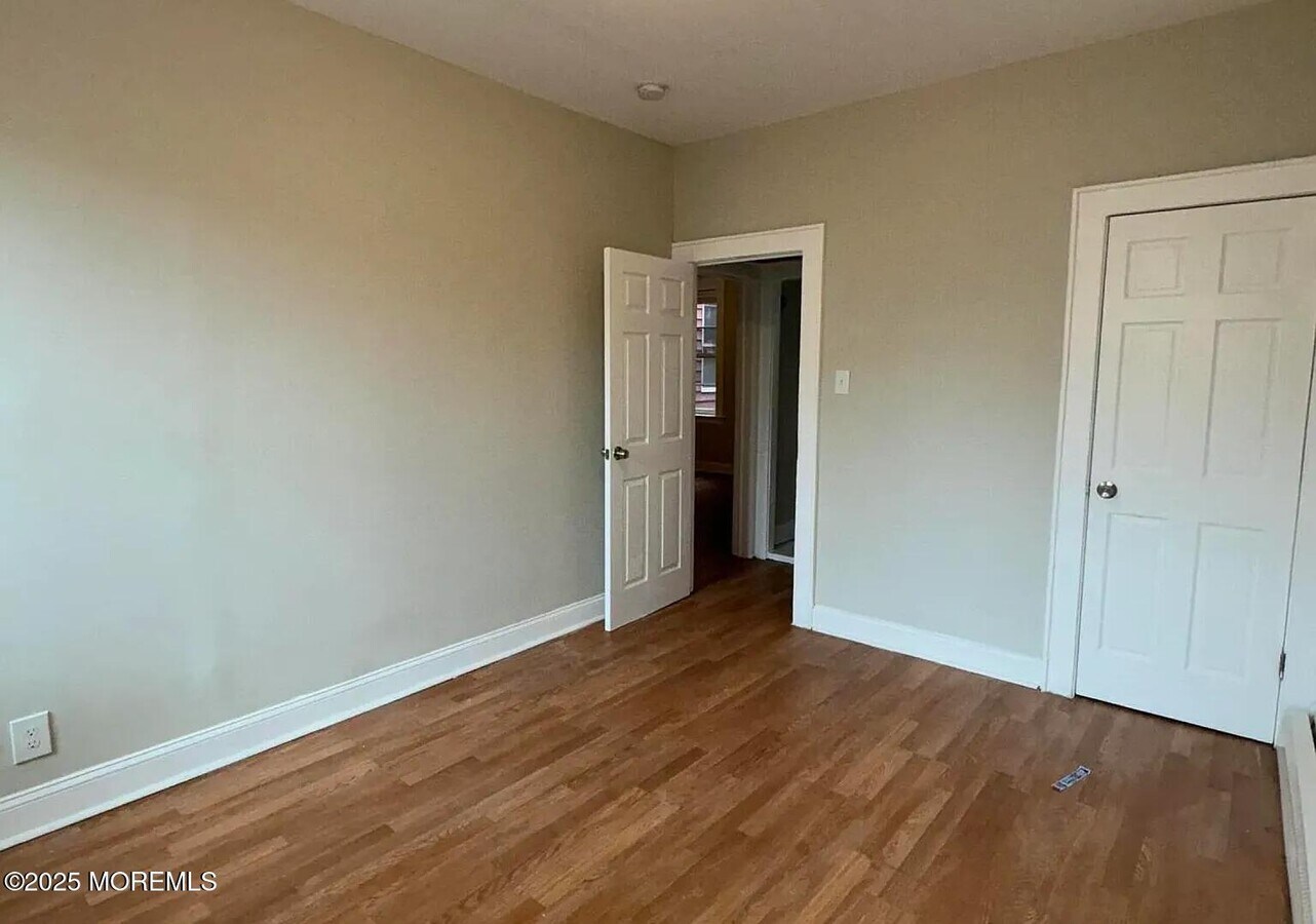 Photo - 307 Clinton Pl