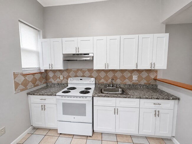 1323 W Butler St Unit 2nd Floor