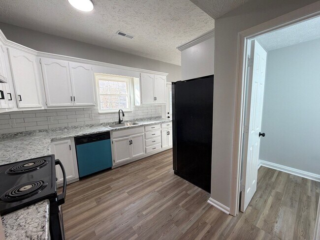 Photo - 103 Kestrel Ct SW