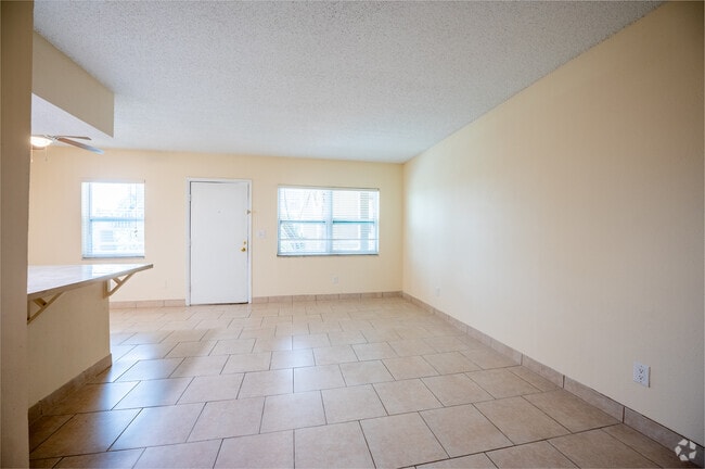 2BR, 2BA - 950SF - Living Room - Lakeshore Apartments