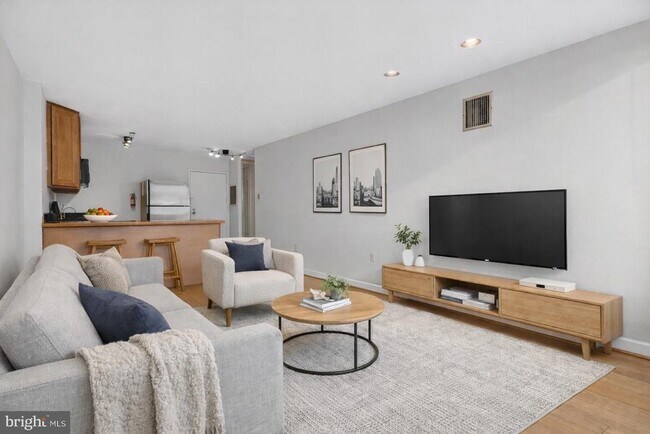 Photo - 1301 20th St NW Unidad 1003