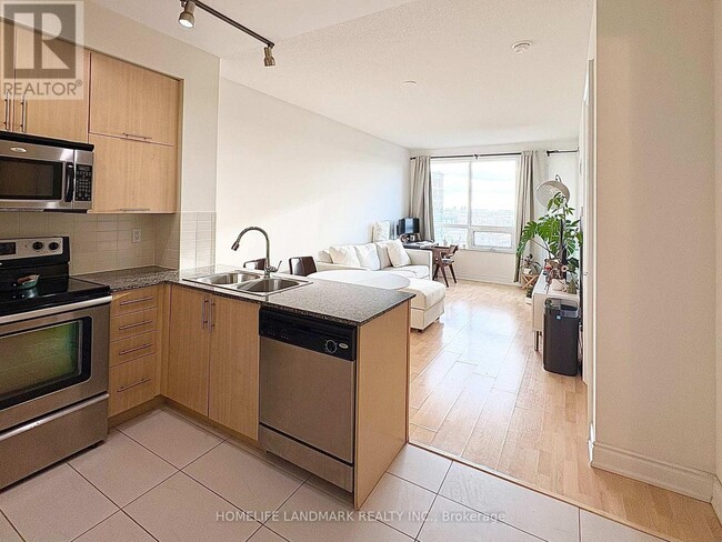 Photo - H-60 S Town Centre Blvd Unité 1101