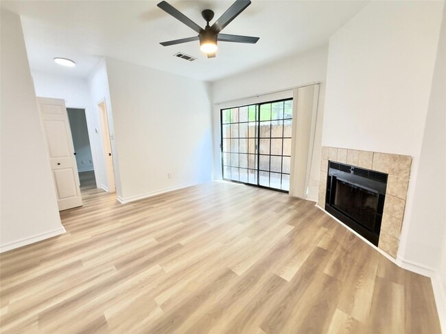 Building Photo - 4200 Speedway Unit 6