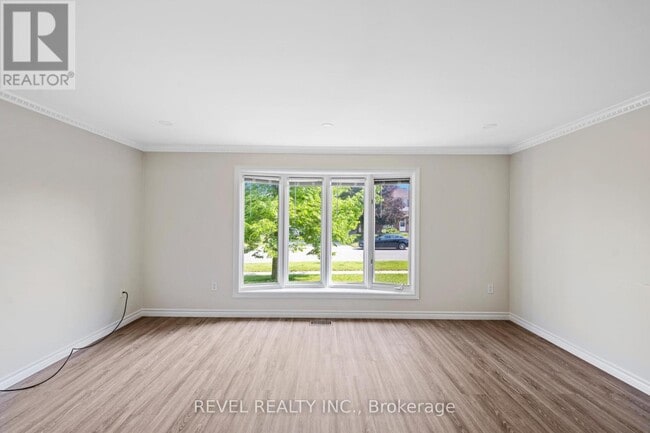 Photo - 574 Mortimer Dr