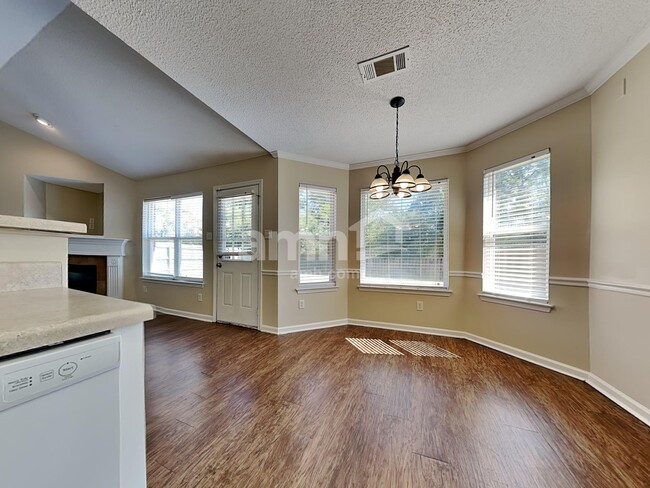 Photo - 1406 Siskin Dr