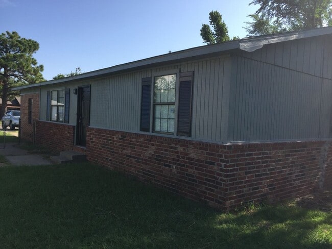 Photo - Adorable cottage is right in the heart of OKC!