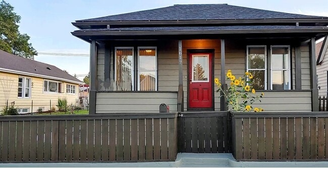 Building Photo - Cute Single Family Home