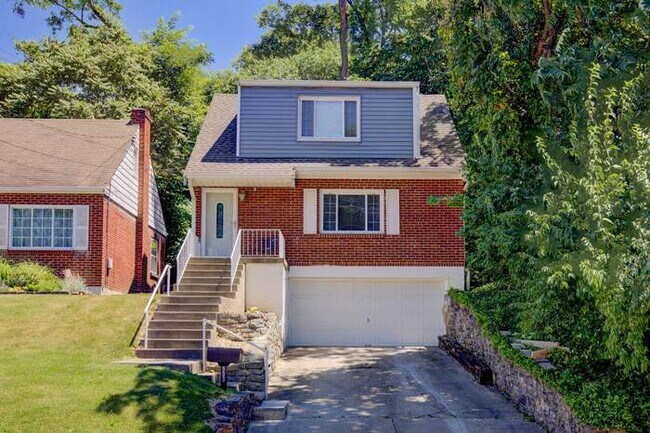 Front - 903 Berry Ave House