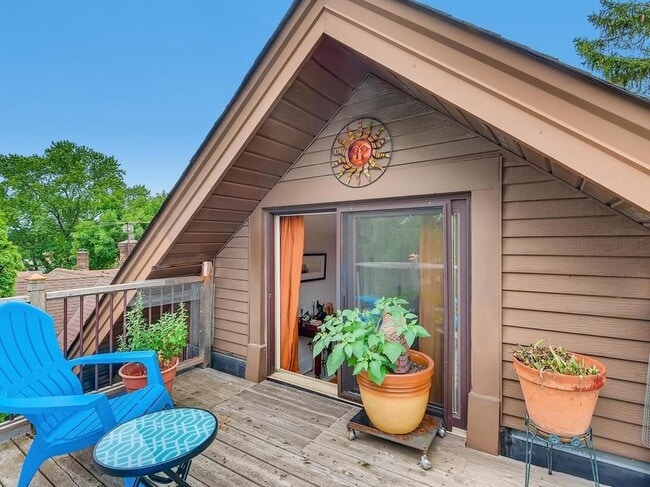 Top Deck - 3732 16th Ave S Unit 3