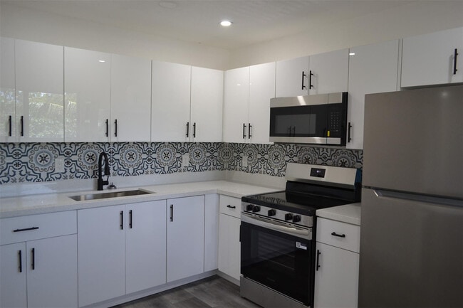 Photo - 940 NW 8th Ave