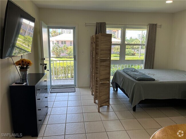 Building Photo - 240 N Collier Blvd Unit F8 Rental