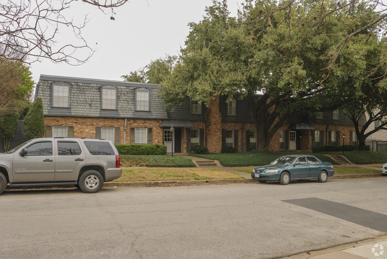 Photo - 4040 Travis St